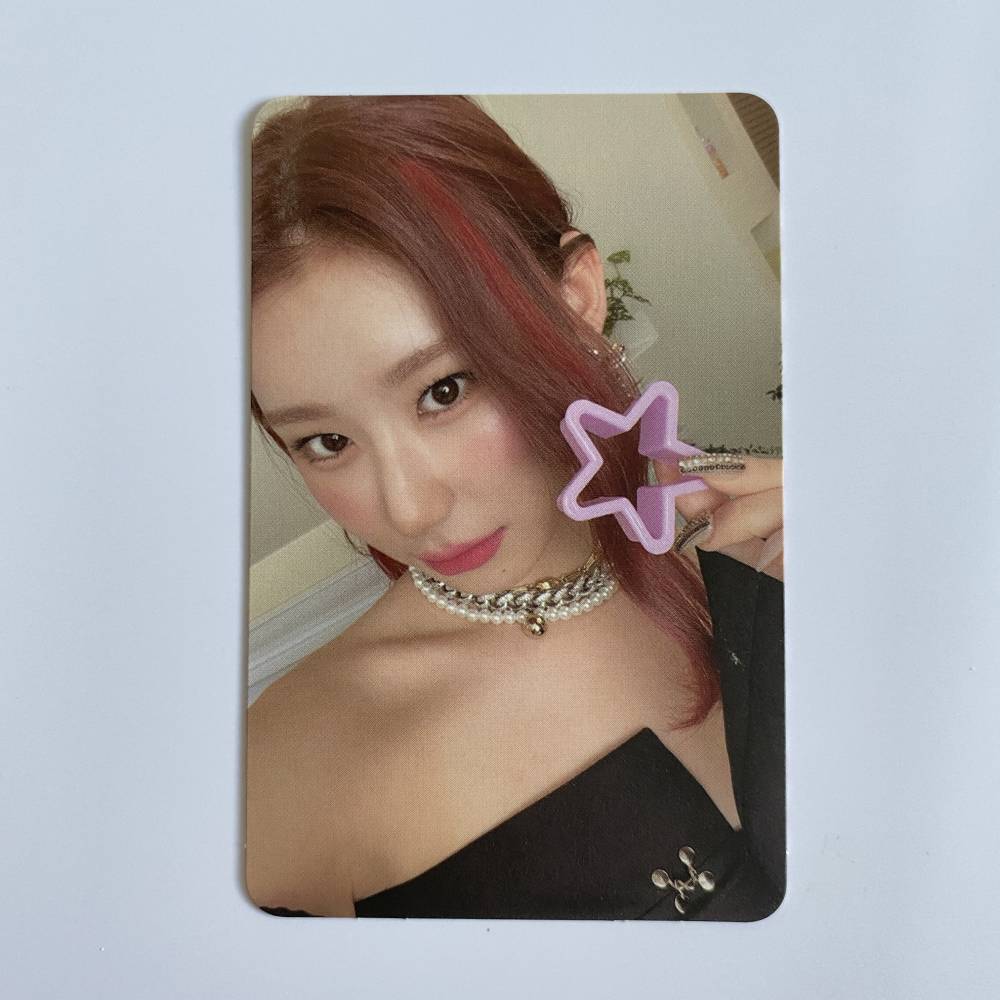 ITZY 1ST ALBUM 'CRAZY IN LOVE' ALBUM PHOTOCARD - CHAERYEONG (V4)